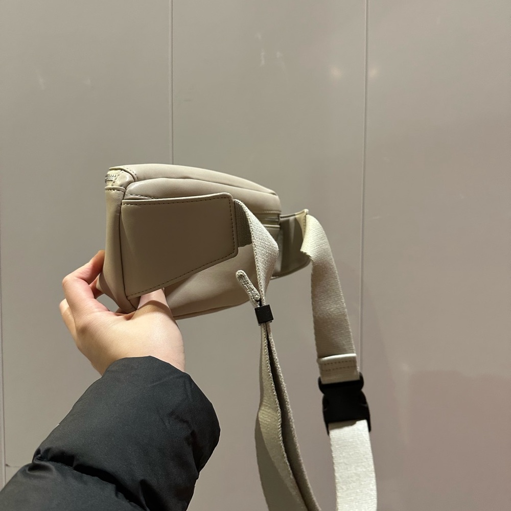 NEW Monos Metro Sling Belt Bag: Ivory - Picture 5 of 9